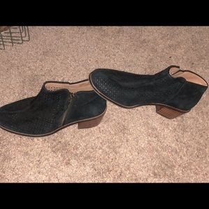 Super cute booties! If only, I didn’t have so many others 😩